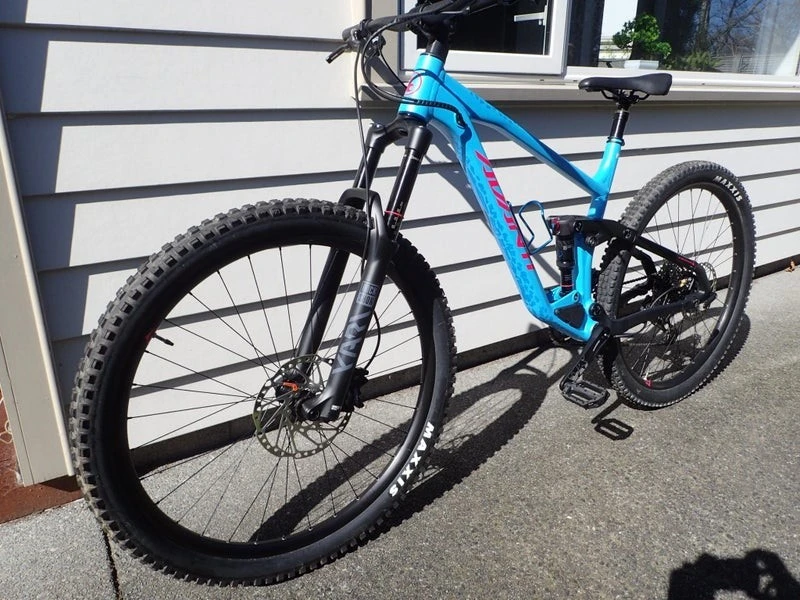 Avanti LT2 Mountain Bike - BLUE - LARGE - WHEEL SIZE 29- AS NEW!