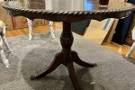 Round dining table