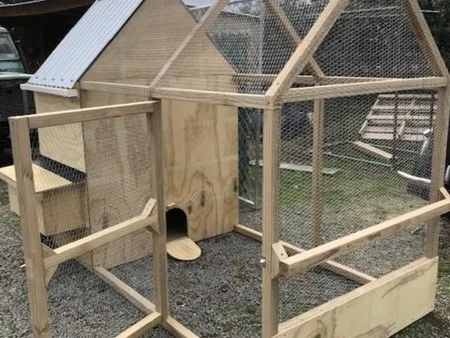 Hen house with Pitched Roof Run, made by stockontheblock