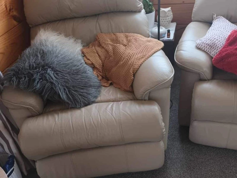 3 seater recliner couch, 2 recliner chairs