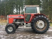 Small boat 7.3m Bladerunner power cat on trailer coupled to Massey Fer...