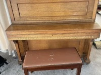 Upright piano