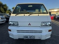 Mitsubishi L300 Van