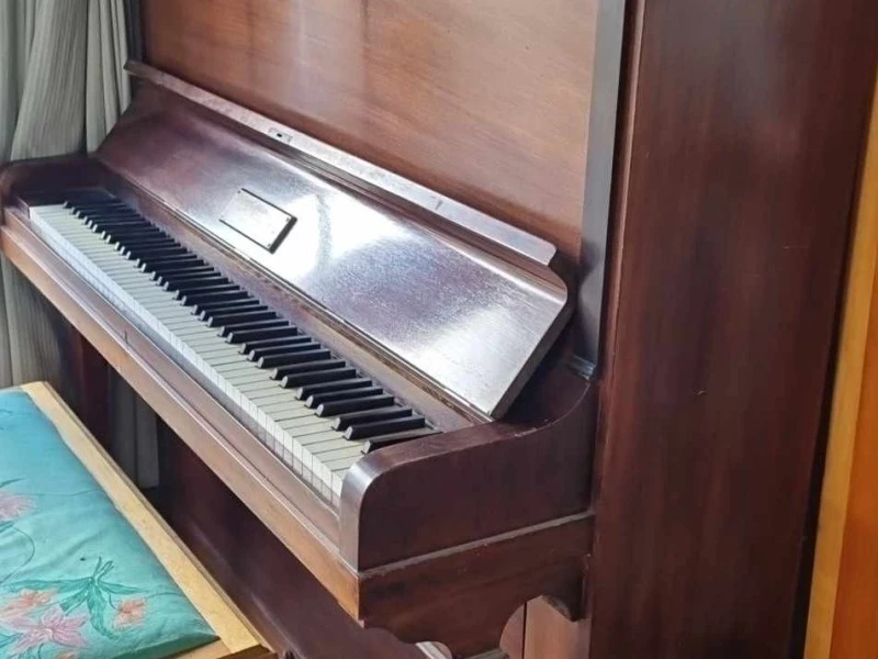 Lambert piano