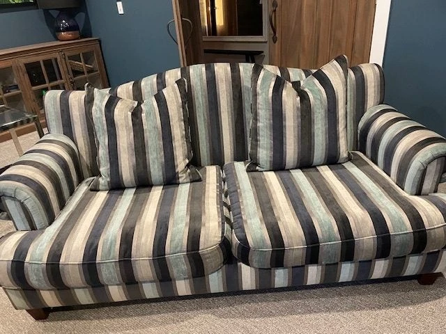 Stunning Couch 3 + 2 seater couch