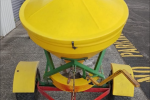 Small fertiliser spreader