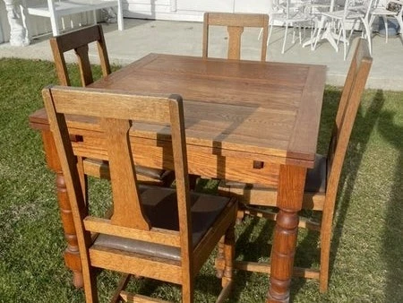 Table and chairs oak