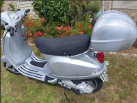 Motorcycle Vespa LX 150 2006