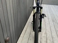 Medium sized women’s mountain bike non electric