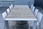 Outdoor table and chairs, 8 Plastic chairs that are stackable