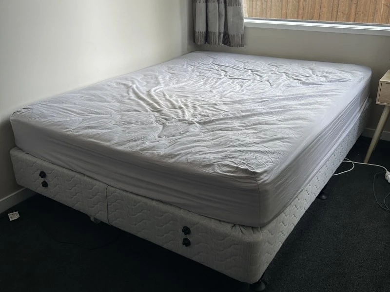 Queen bed 1 mattress and base, Queen bed 2 mattress and base, Drawer t...