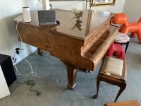 Baby Grand Piano legs can come off