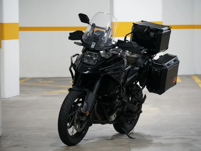 Motorcycle Suzuki Dl1050