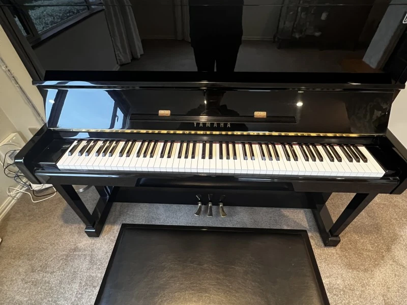 Yamaha 121cm upright piano