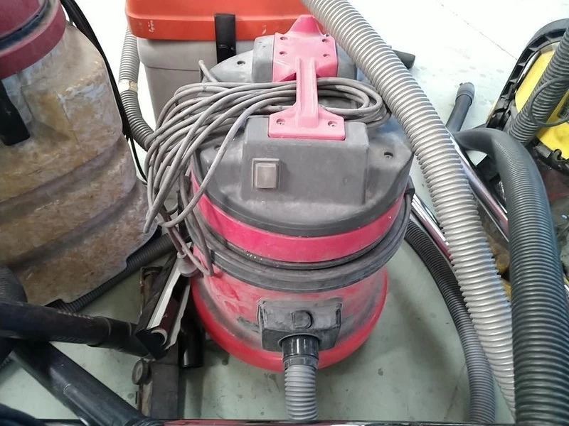 5 x Vacuum cleaners