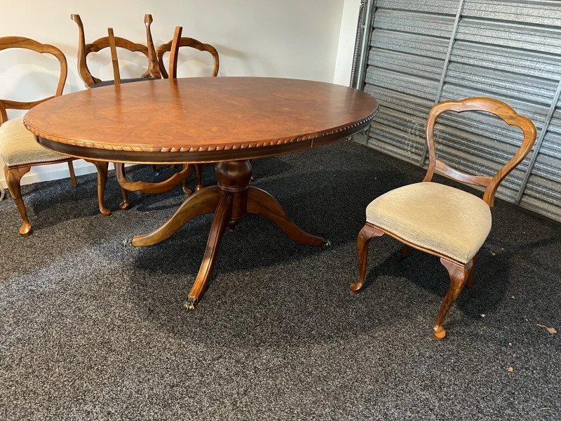 Table and 6 chairs, Chairs x6