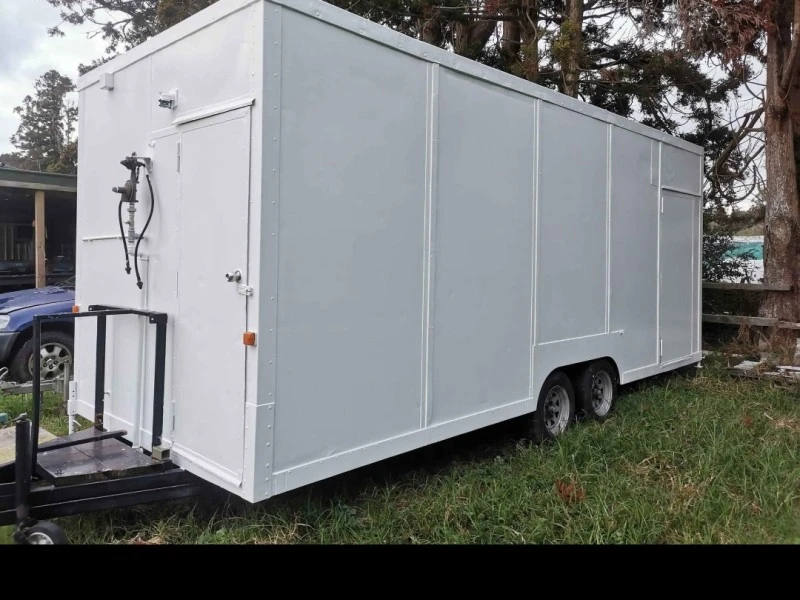 It's a twin axle food cart trailer, 7.5m long and 2.8m high