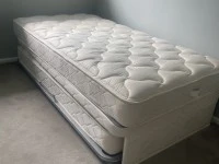 Queen bed and base, single bed with trundler