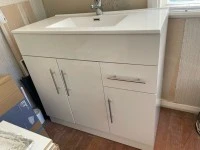 900w White Vanity excellent condition