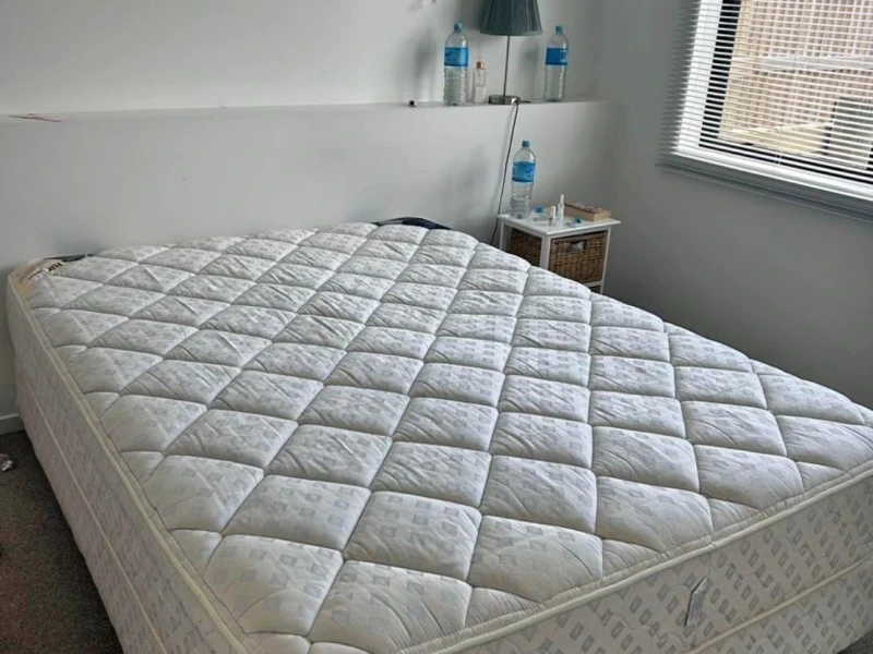 Queen bed base and mattress