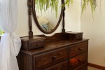 Dresser with Mirroor