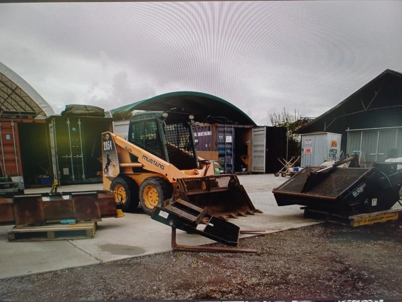 Skid steer and attachements