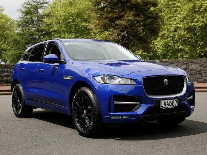 Jaguar F Pace