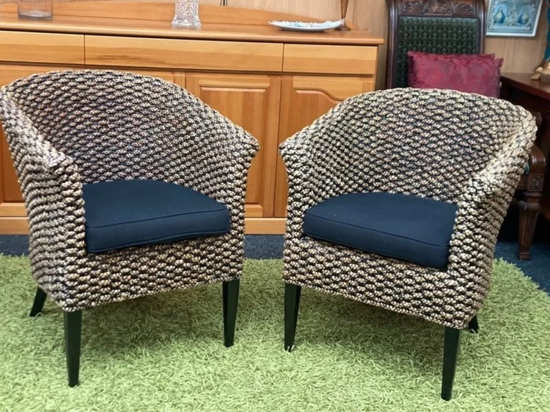 2 rattan chairs