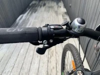 Medium sized women’s mountain bike non electric