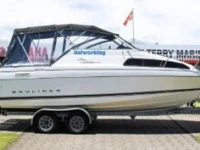 Motor boat bayliner