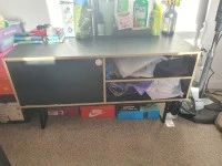 Queen size bed, 2 x small bed side table, TV table, 3×Luggage, 3x box