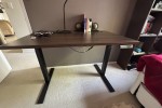 Electric standing desk