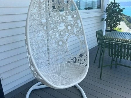Outdoor swing chair