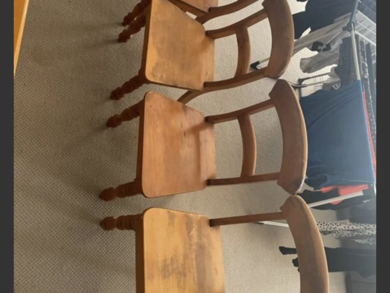 Wooden dining table + 5 chairs