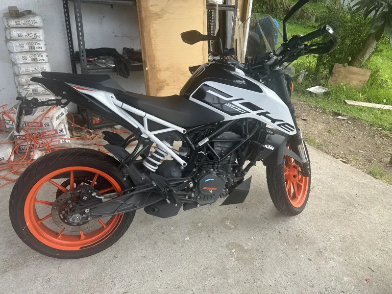 Motorcycle KTM Duke 200