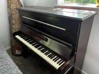 Upright piano