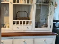 Hutch dresser