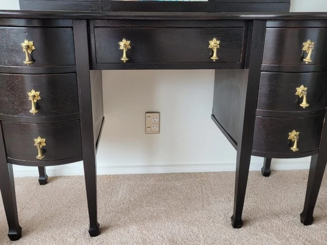 Georgous oak dressing table with beveled mirrors.