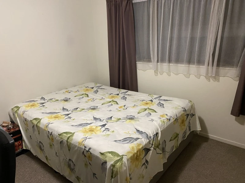 Double bed, Single bed, Electronics, Sofa