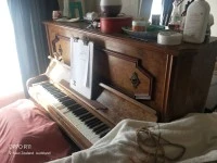 Ronisch piano