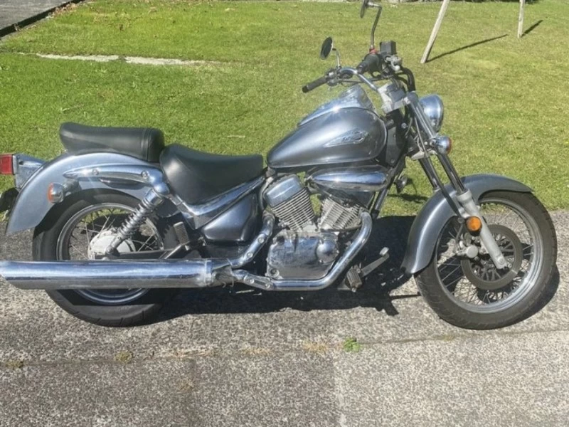 Motorcycle Suzuki VL 250 Intruder