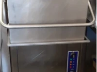 Commercial dishwasher