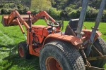 Small kubota b8200 tractor