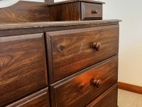 Dresser with Mirroor