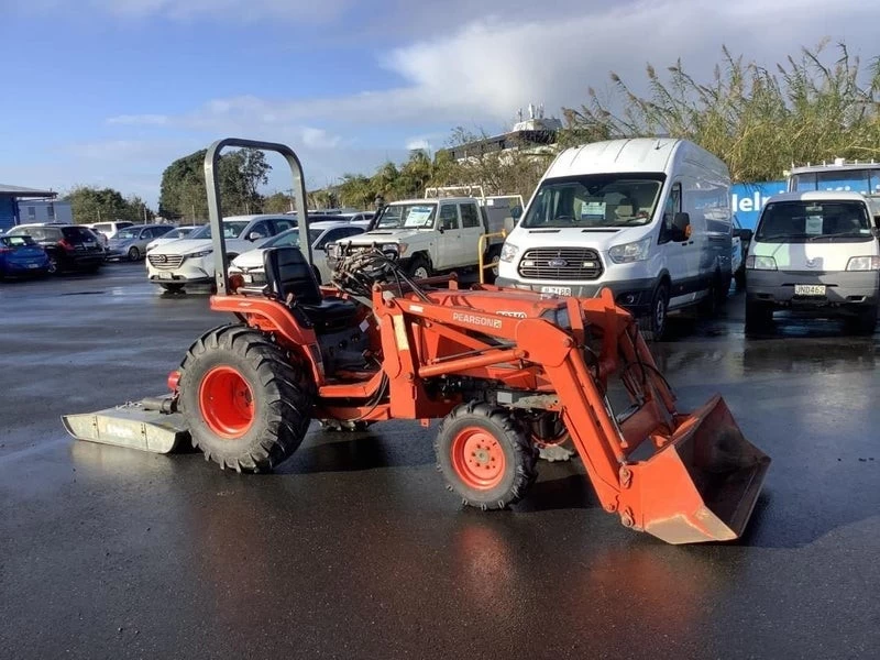 2004 KUBOTA B2710 Tractor WRE