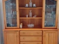 Hutch dresser