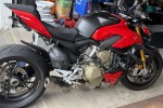 Motorcycle Ducati Streetfighter V4S