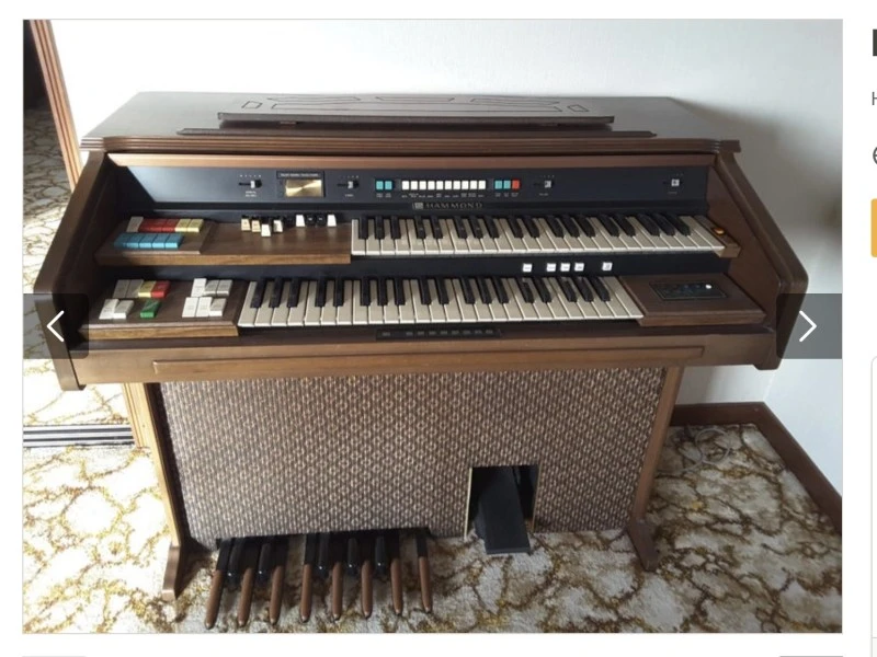Hammond Electronic Organ piano