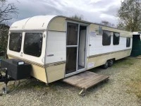 30’ Oxford Caravan