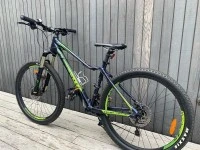 Medium sized women’s mountain bike non electric